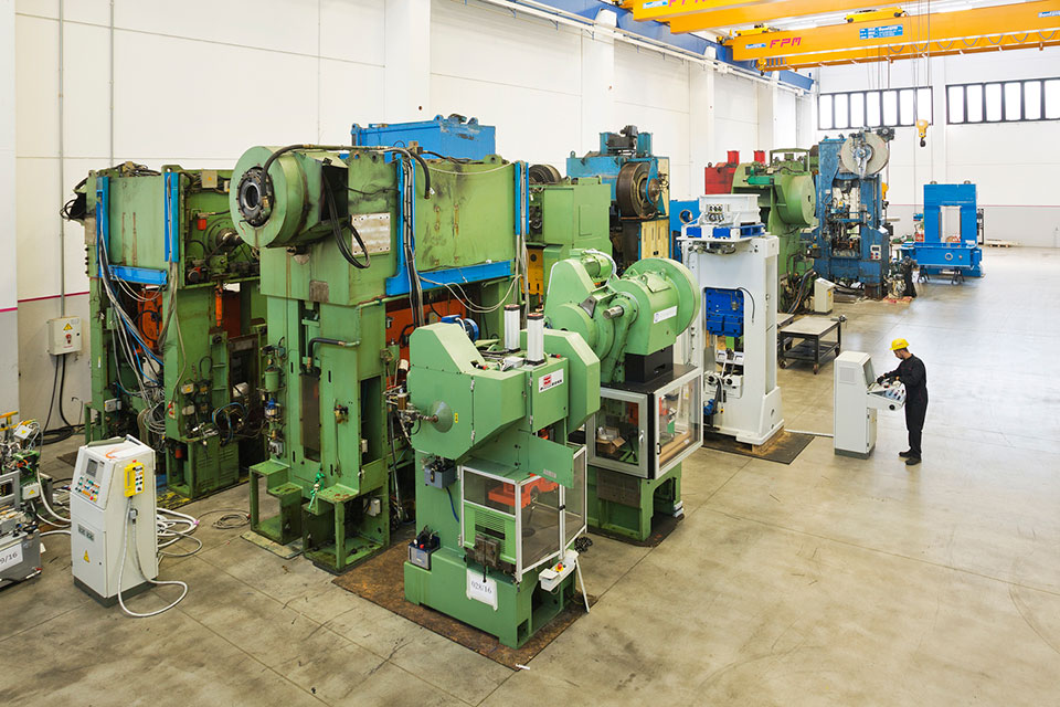 Supply of presses and stamping lines for hot forging and cold forming, new or rebuilt