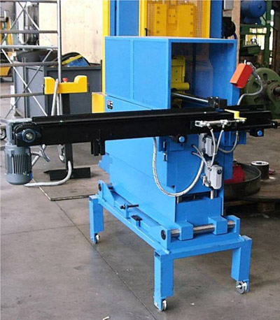 LINEAR LOADING ARM 500L Bras de chargement pour presses de forgeage-matriçage