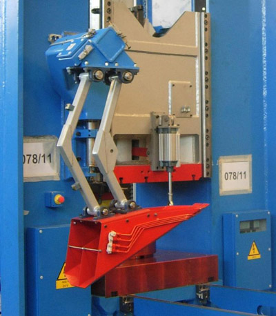 FPM E-UARM 4000 Unloading arm for forging press - friction screw presses