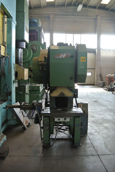 RAIMONDI PRESSE / Ton 60 Pressa meccanica a collo di cigno usata, per stampaggio lamiera